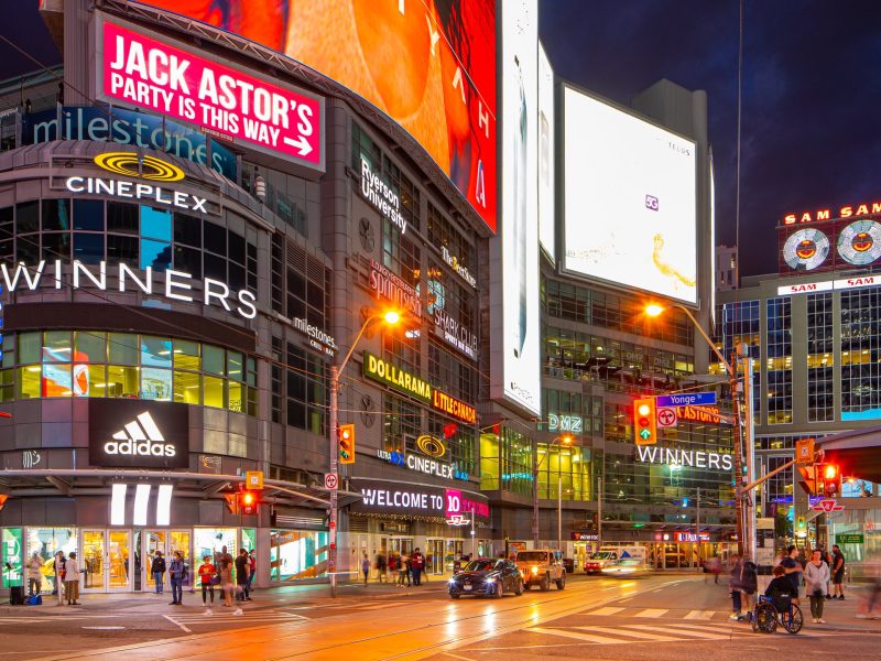 517653-yonge-dundas-square